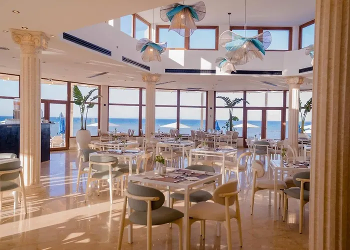 Hotel Selena By And 4*